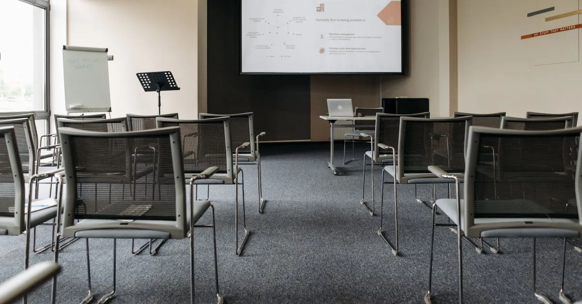découvrez comment choisir une formation professionnelle adaptée à vos besoins pour booster votre carrière et développer vos compétences efficacement.